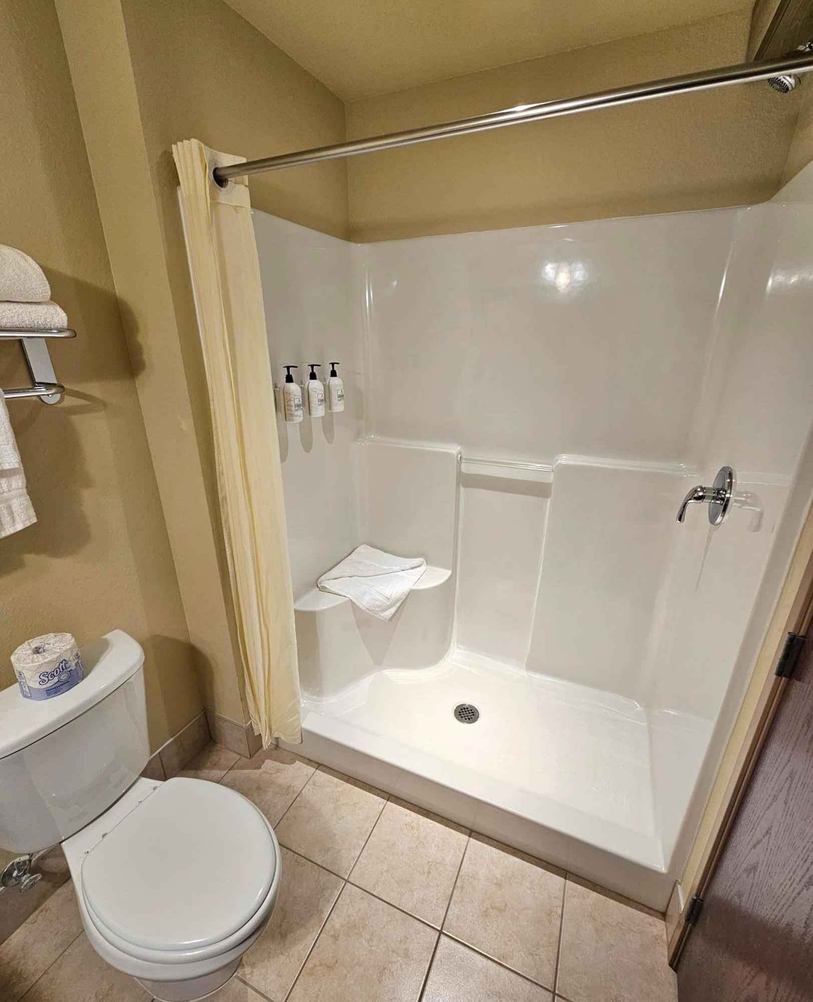 Cobblestone Inn & Suites - Клінтонвілл Екстер'єр фото