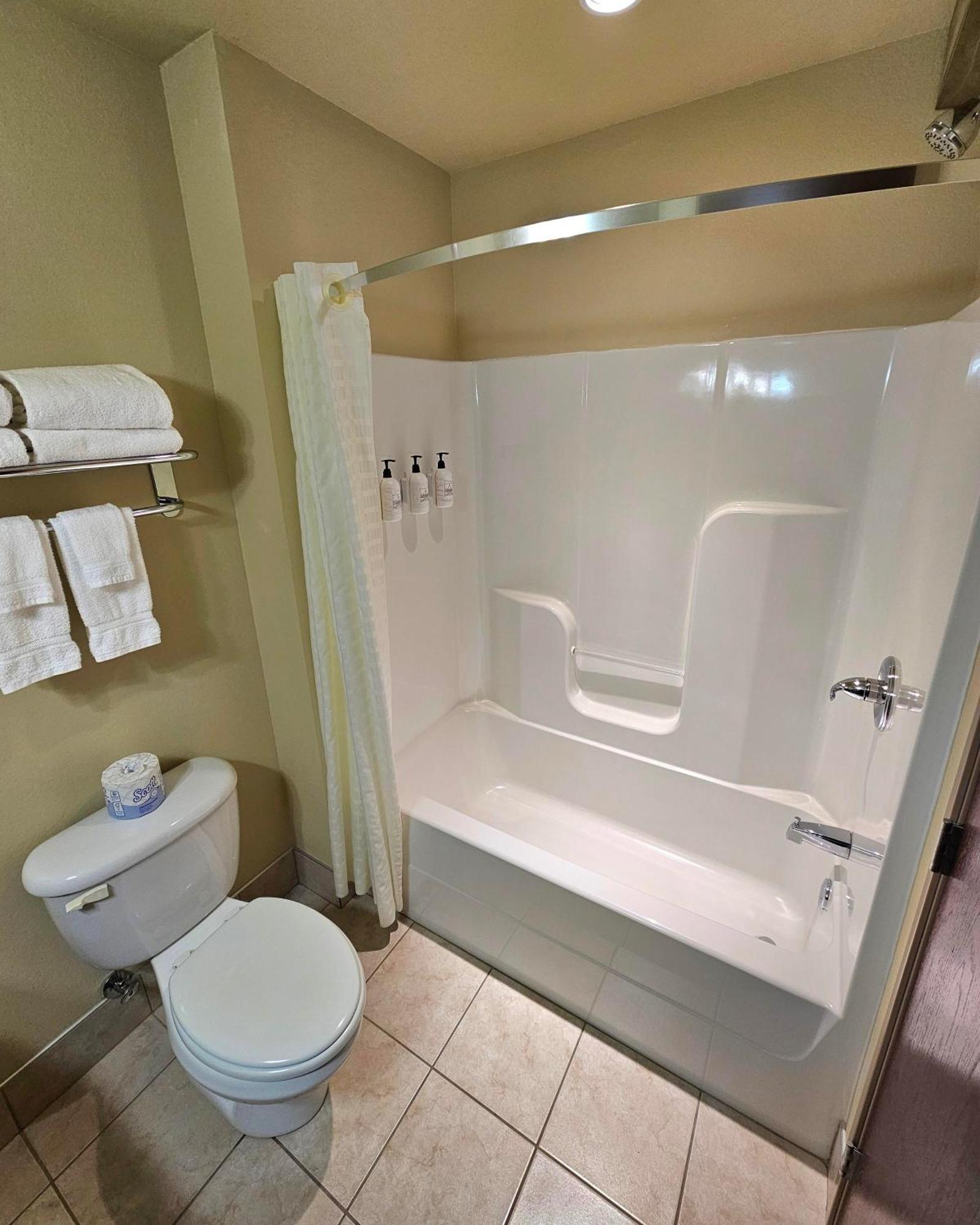 Cobblestone Inn & Suites - Клінтонвілл Екстер'єр фото