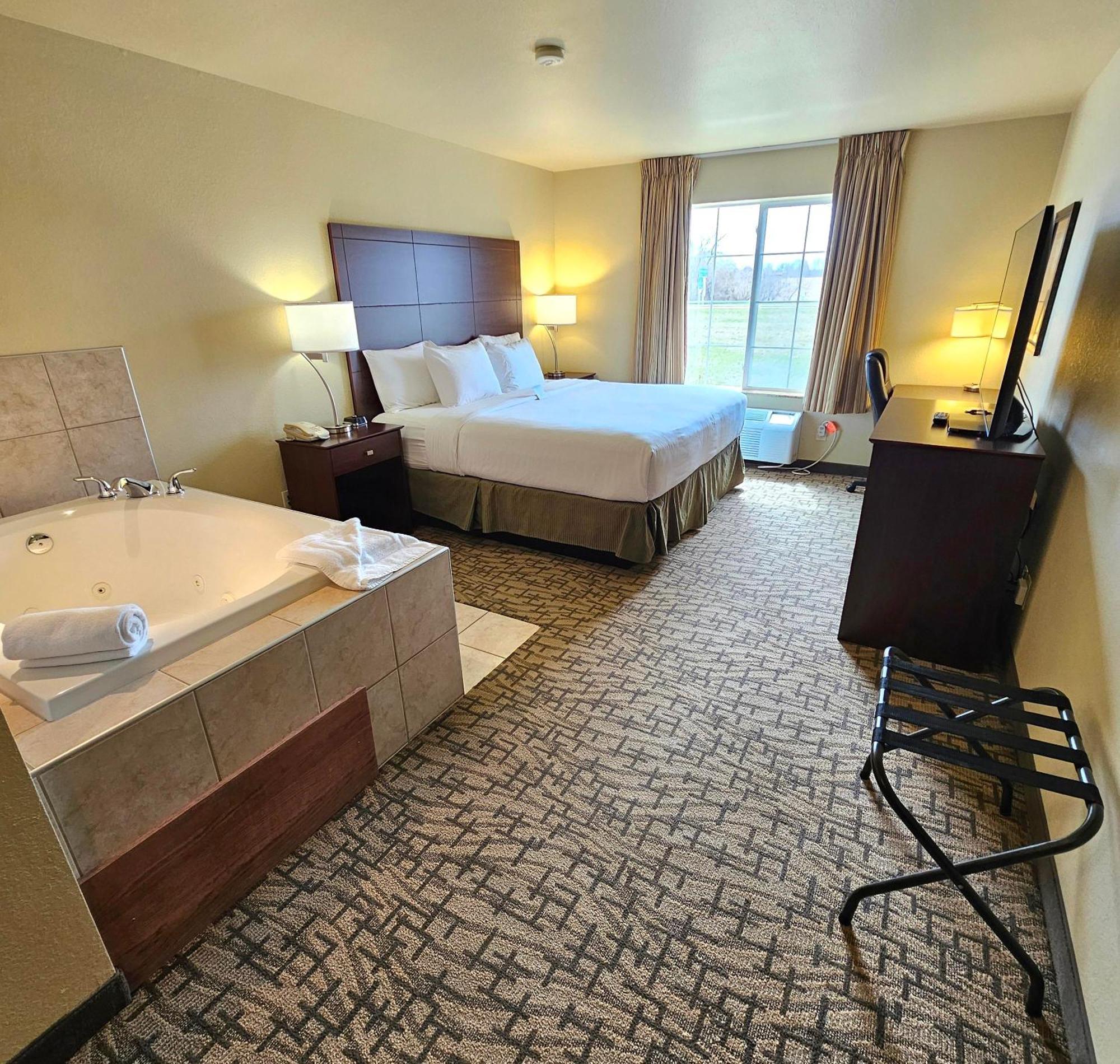 Cobblestone Inn & Suites - Клінтонвілл Екстер'єр фото